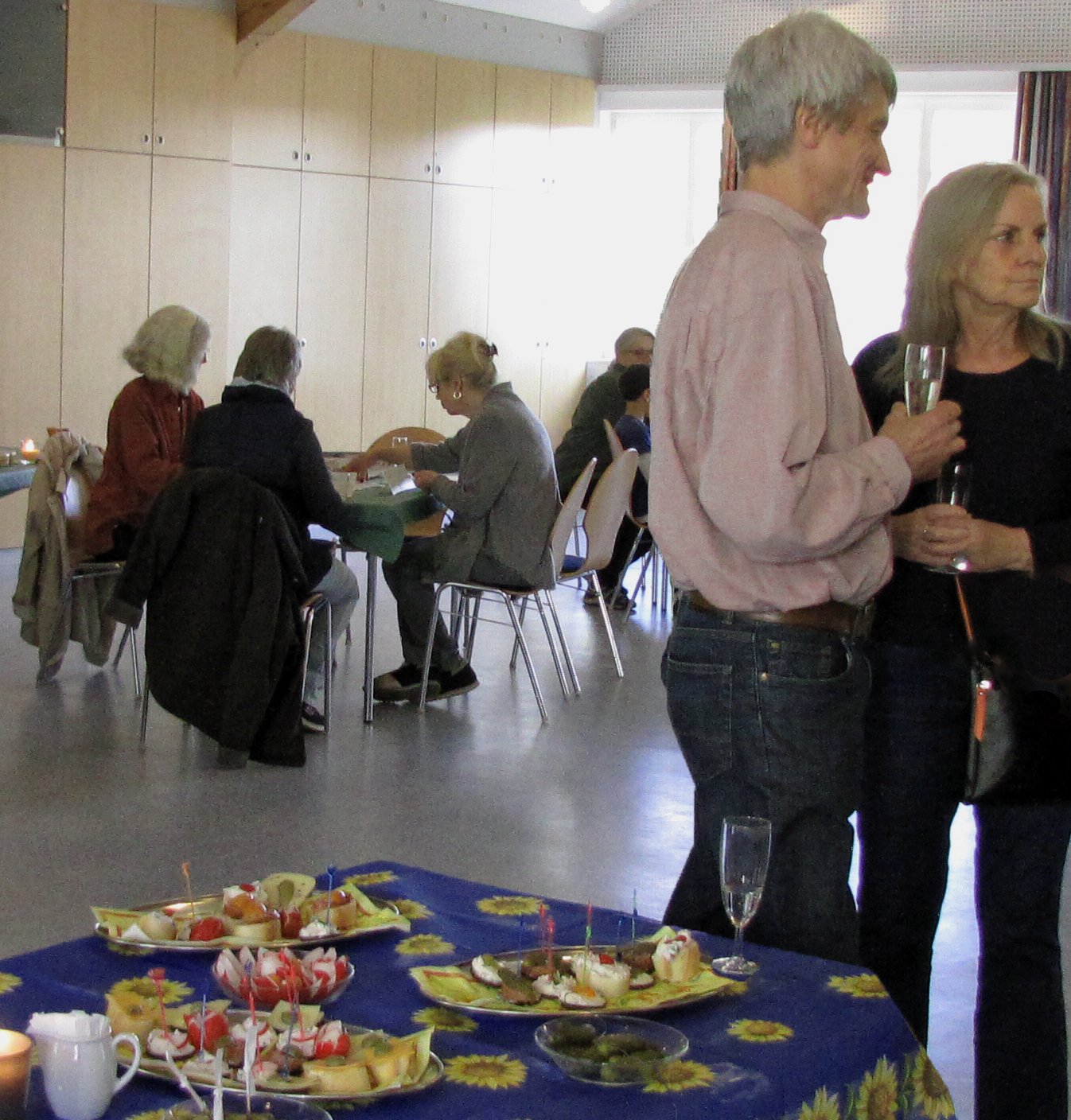 Der erste Spieleabend im April 2017 mit Sekt und Schnittchen